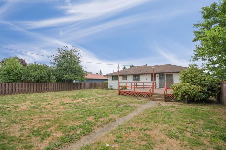 Property Photo:  613 W Cherry Street  WA 98531 