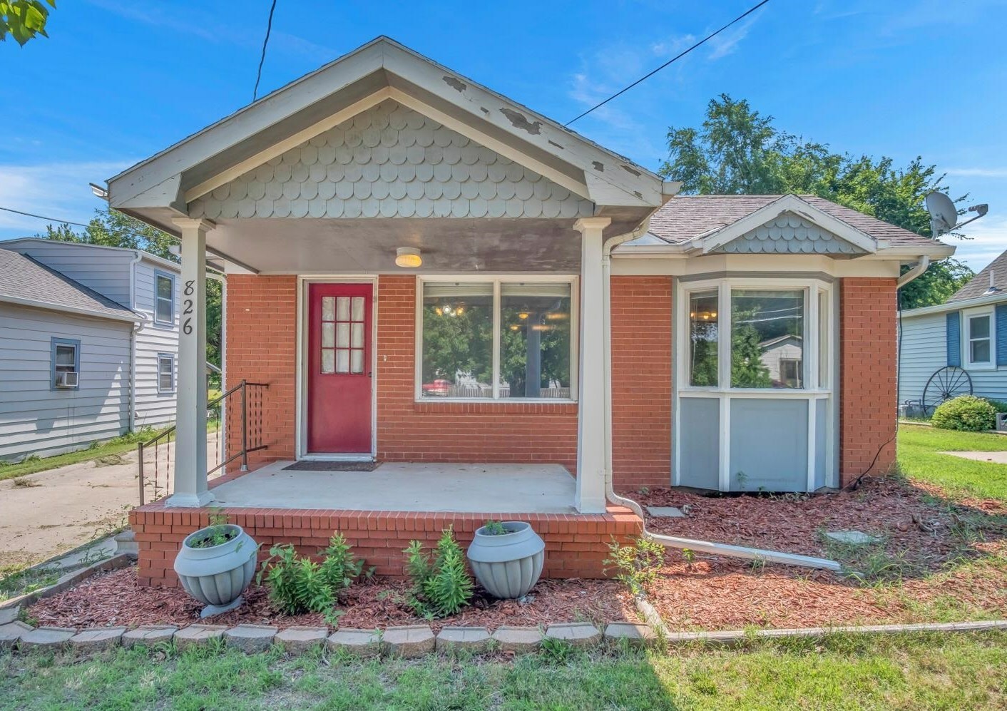 Property Photo:  826 Old Main St  KS 67114 