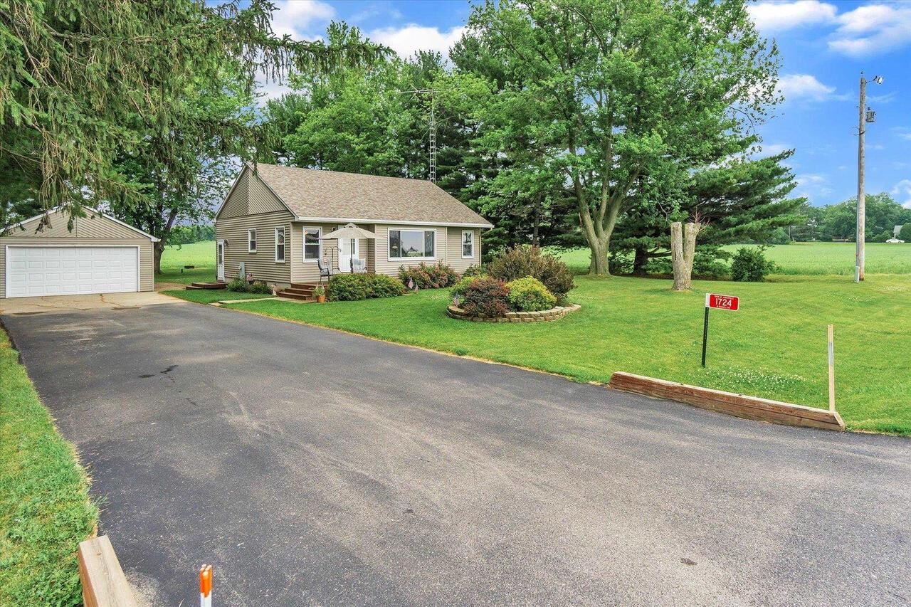Property Photo: 1724 West Russell Rd WI 53545