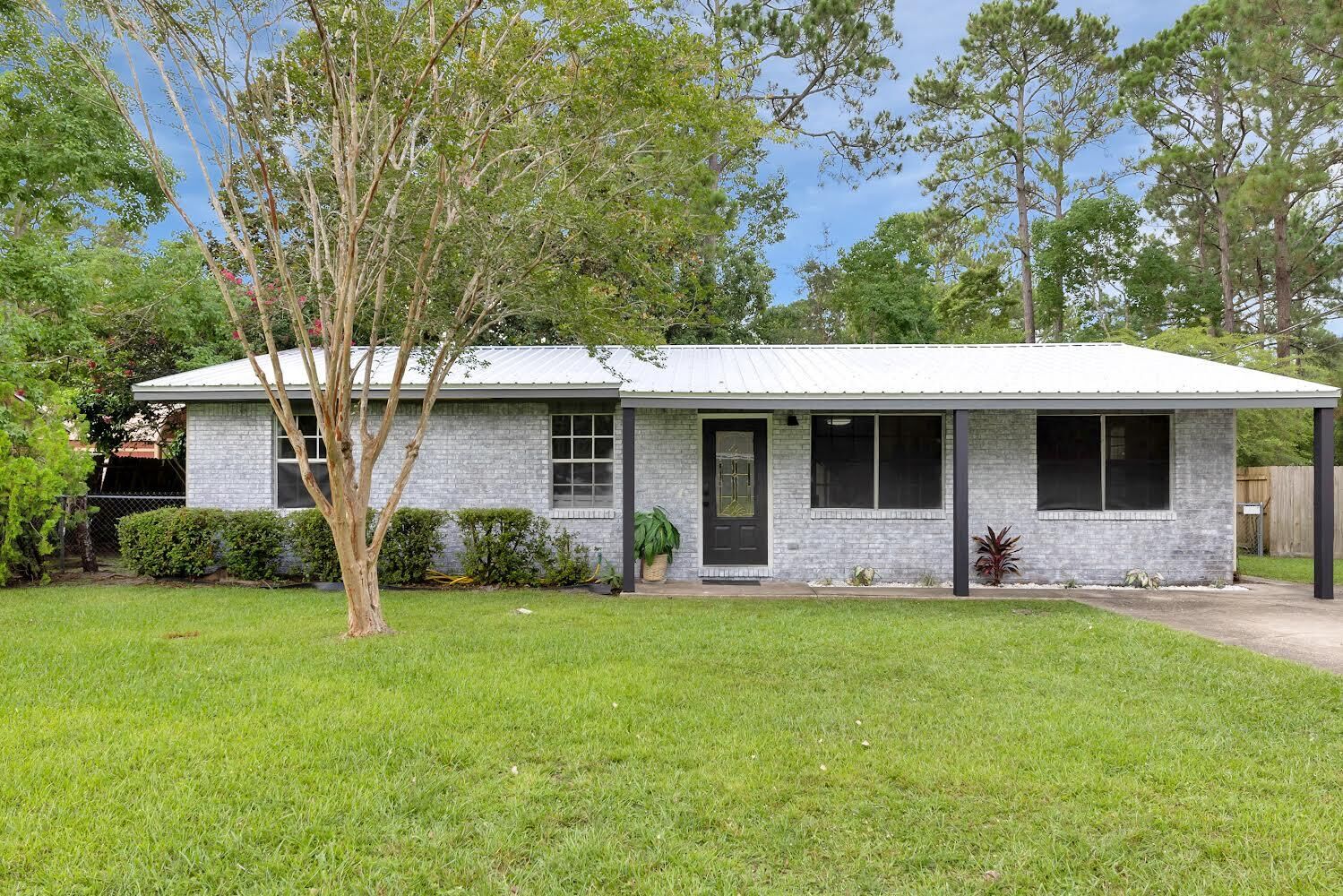Property Photo:  1203 Thomason Drive  FL 32547 