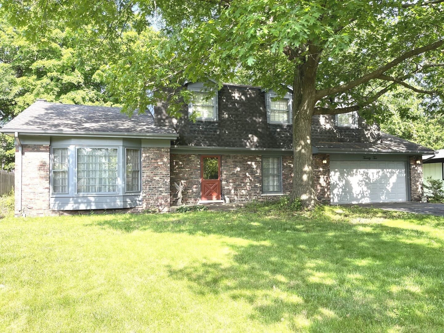 Property Photo: 22 Old Oak Trail IL 60463