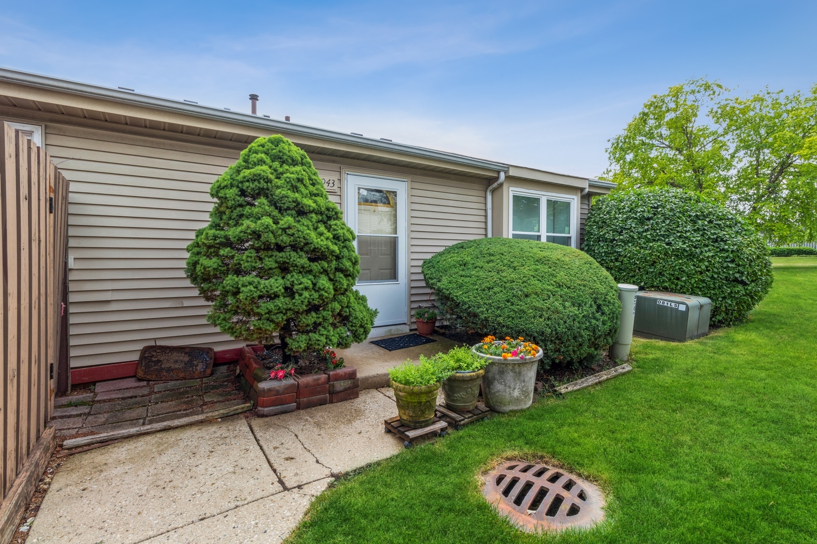 Property Photo: 1943 Liberty Place IL 60169