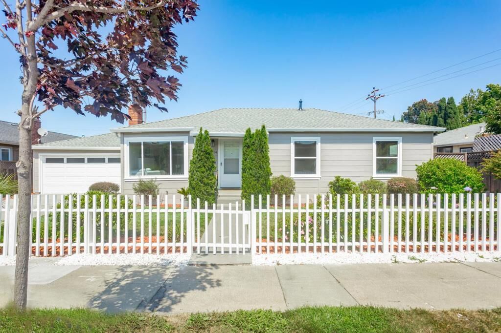 Property Photo:  