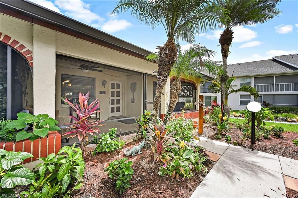Property Photo:  2006 Pine Isle Ln 2006  FL 34112 