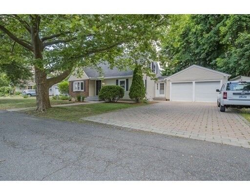 Property Photo: 19 Ashwood Rd MA 01904