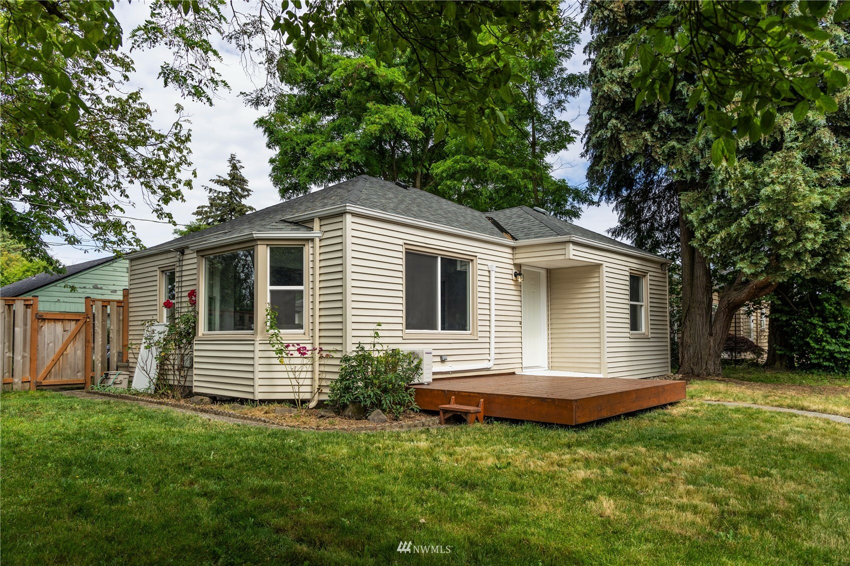 Property Photo:  14655 11th Avenue SW  WA 98166 