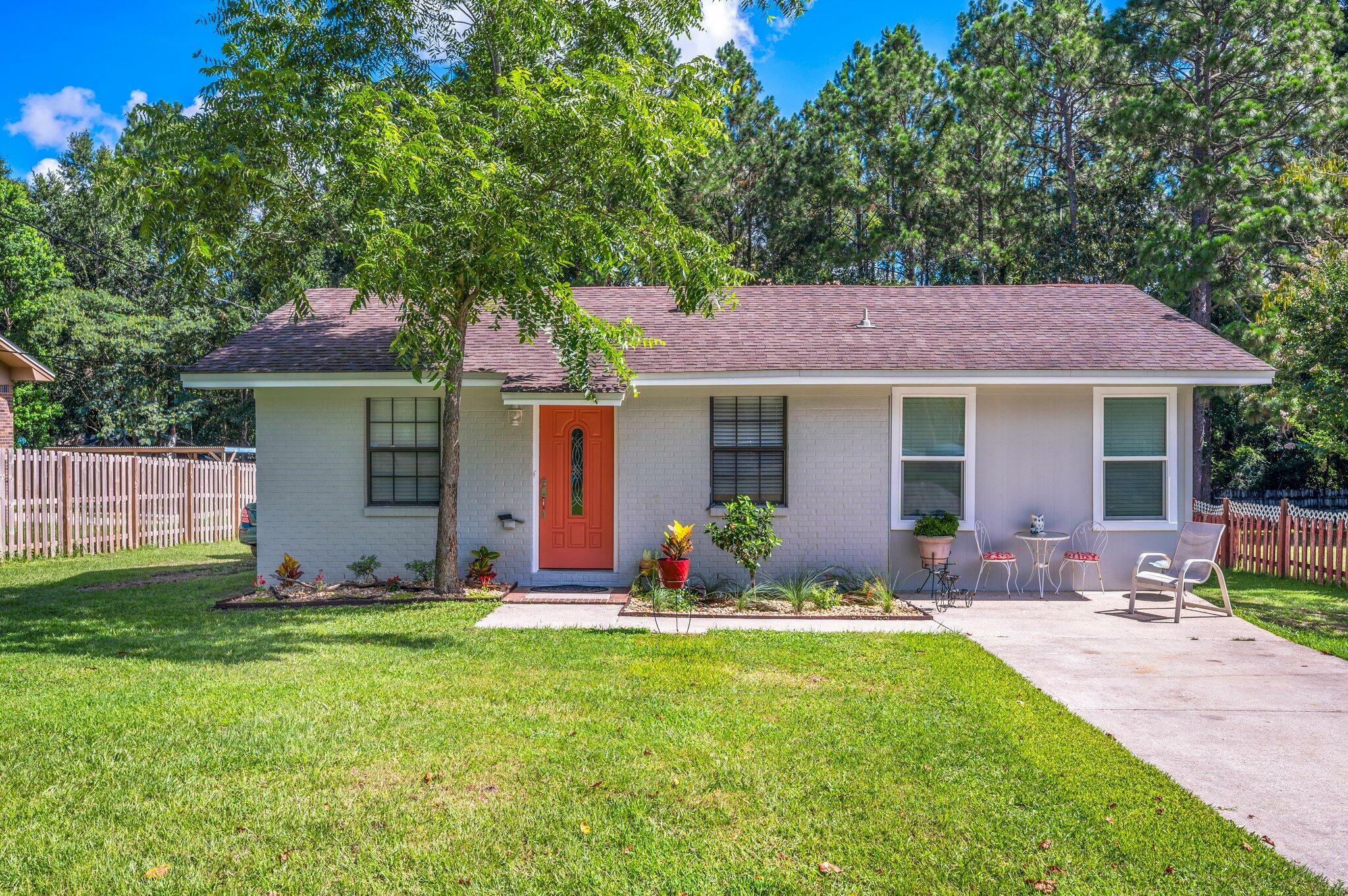 Property Photo:  2913 Aplin Road  FL 32539 