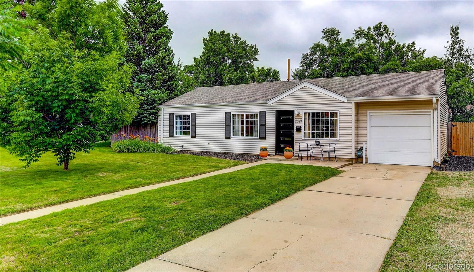 Property Photo: 2821 S Grape Way CO 80222