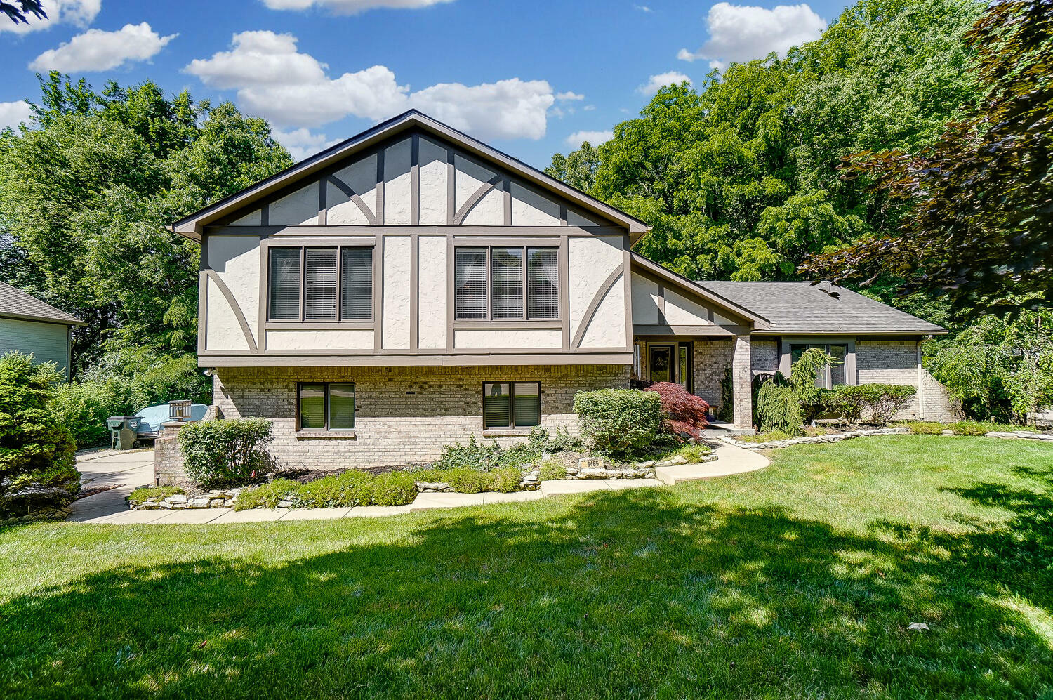 Property Photo: 6465 Landsend Court OH 45414