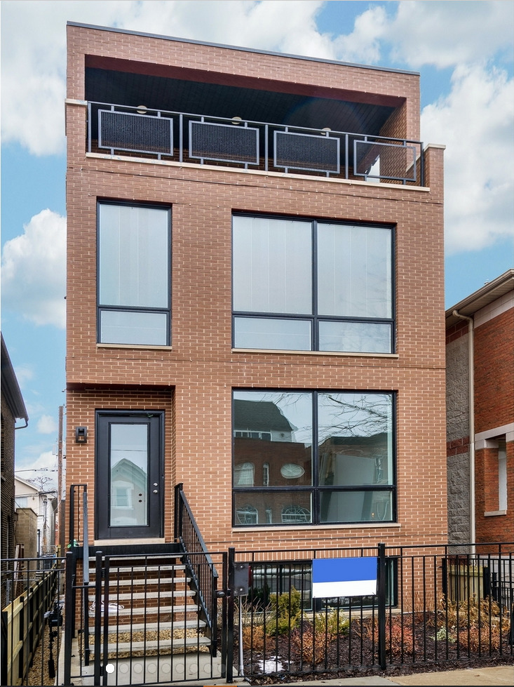 Property Photo: 1730 W Julian Street 2 IL 60622