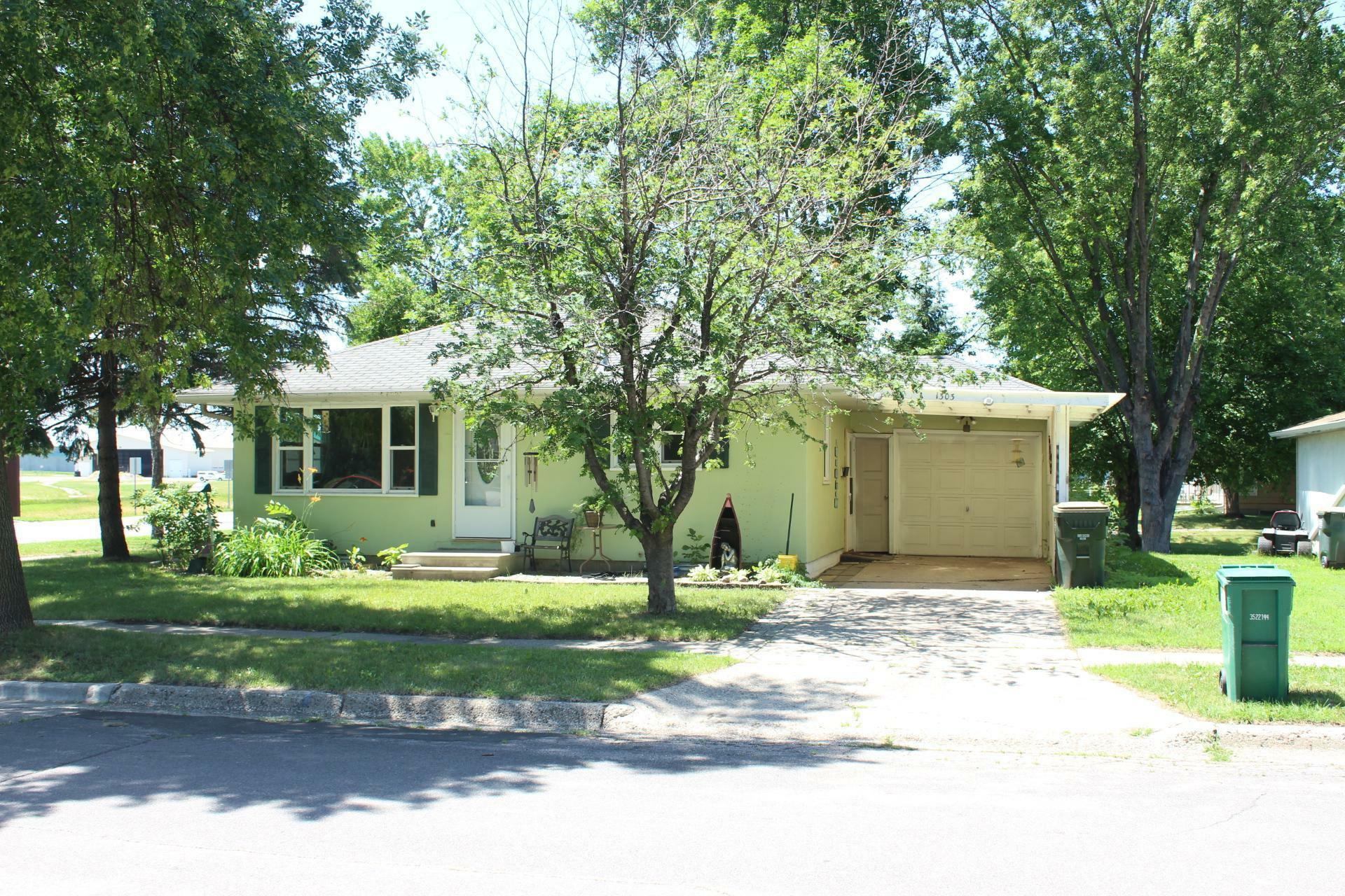 Property Photo:  1303 Armstrong Avenue N  MN 55336 