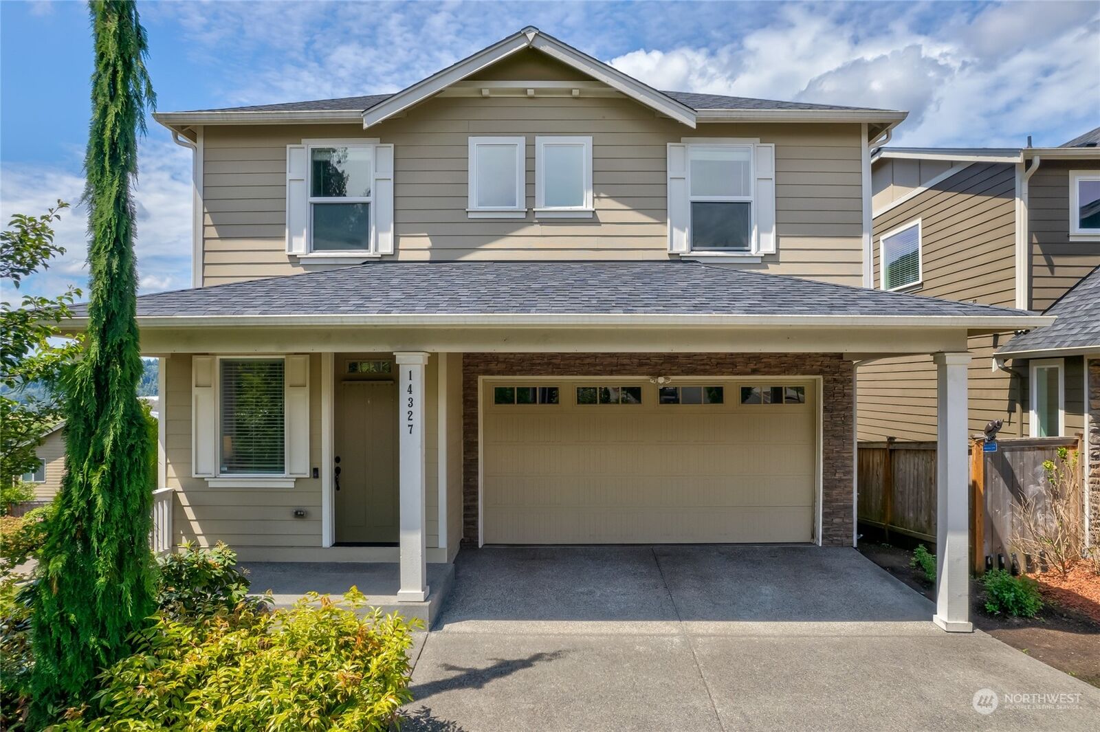 Property Photo: 14327 3rd Circle NE WA 98019