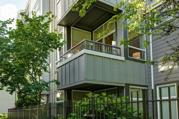 Property Photo: 511 7th Avenue 207 WA 98033