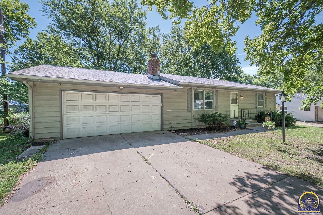 Property Photo:  2310 SW Wayne Ave  KS 66611 