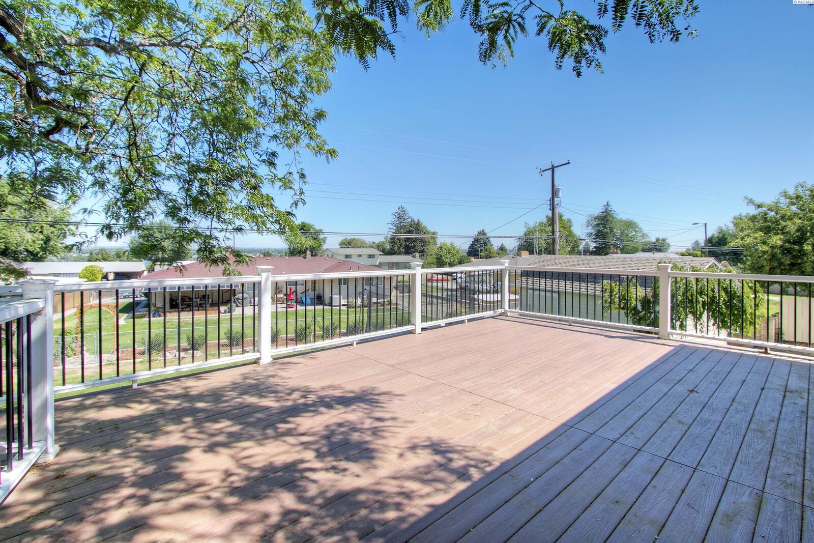 Property Photo:  6334 W Victoria Ave  WA 99336 