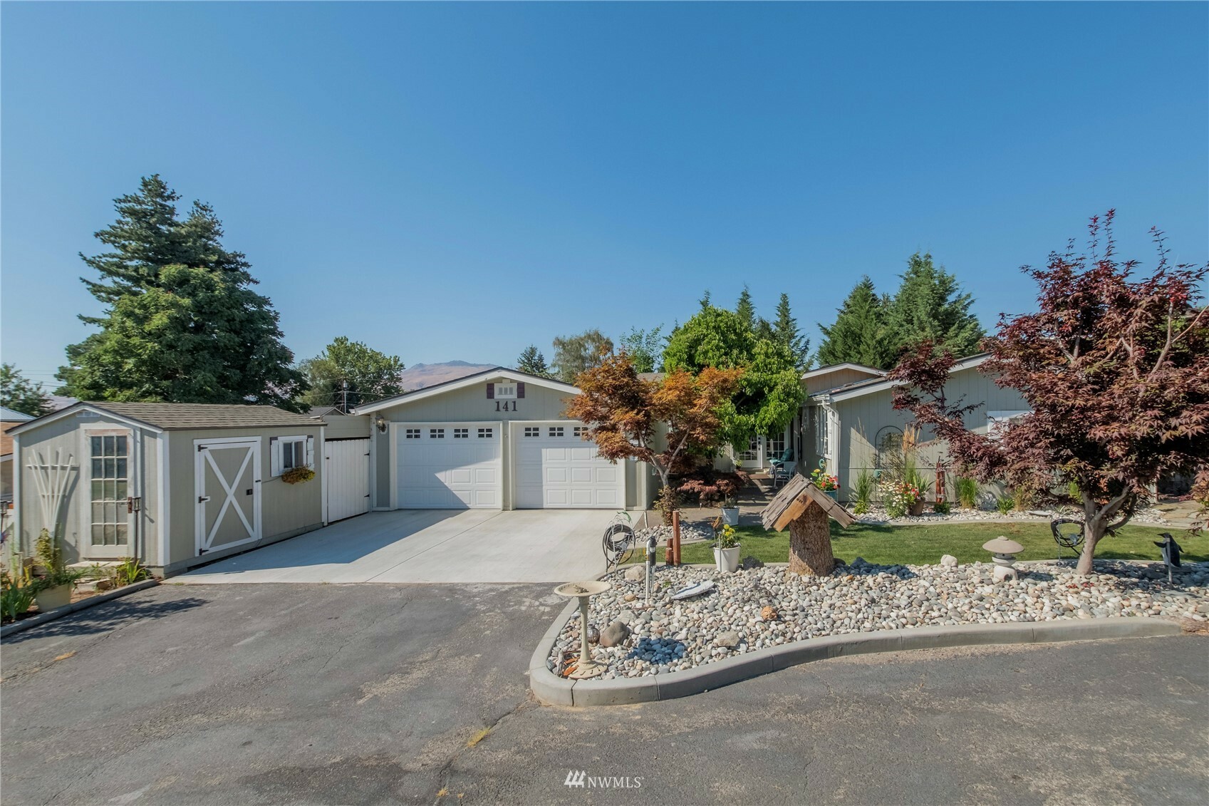 Property Photo: 141 25th Street NW WA 98802