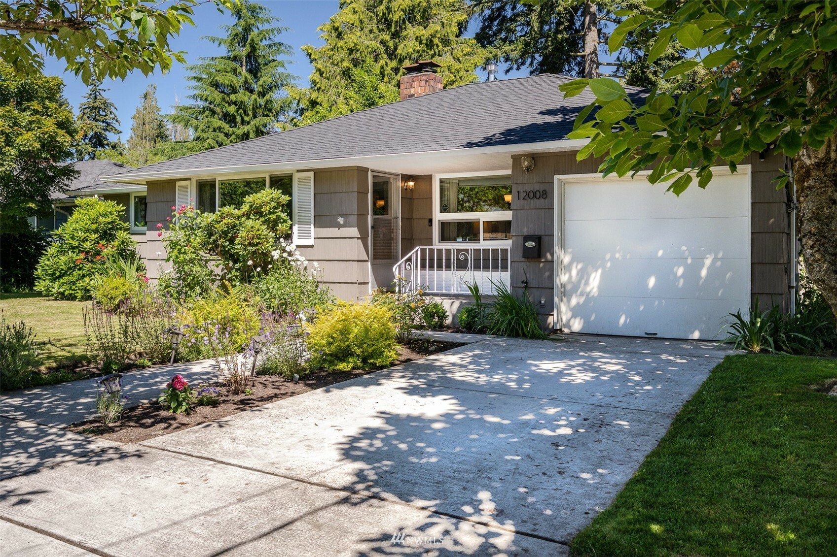 Property Photo:  12008 Burke Avenue N  WA 98133 