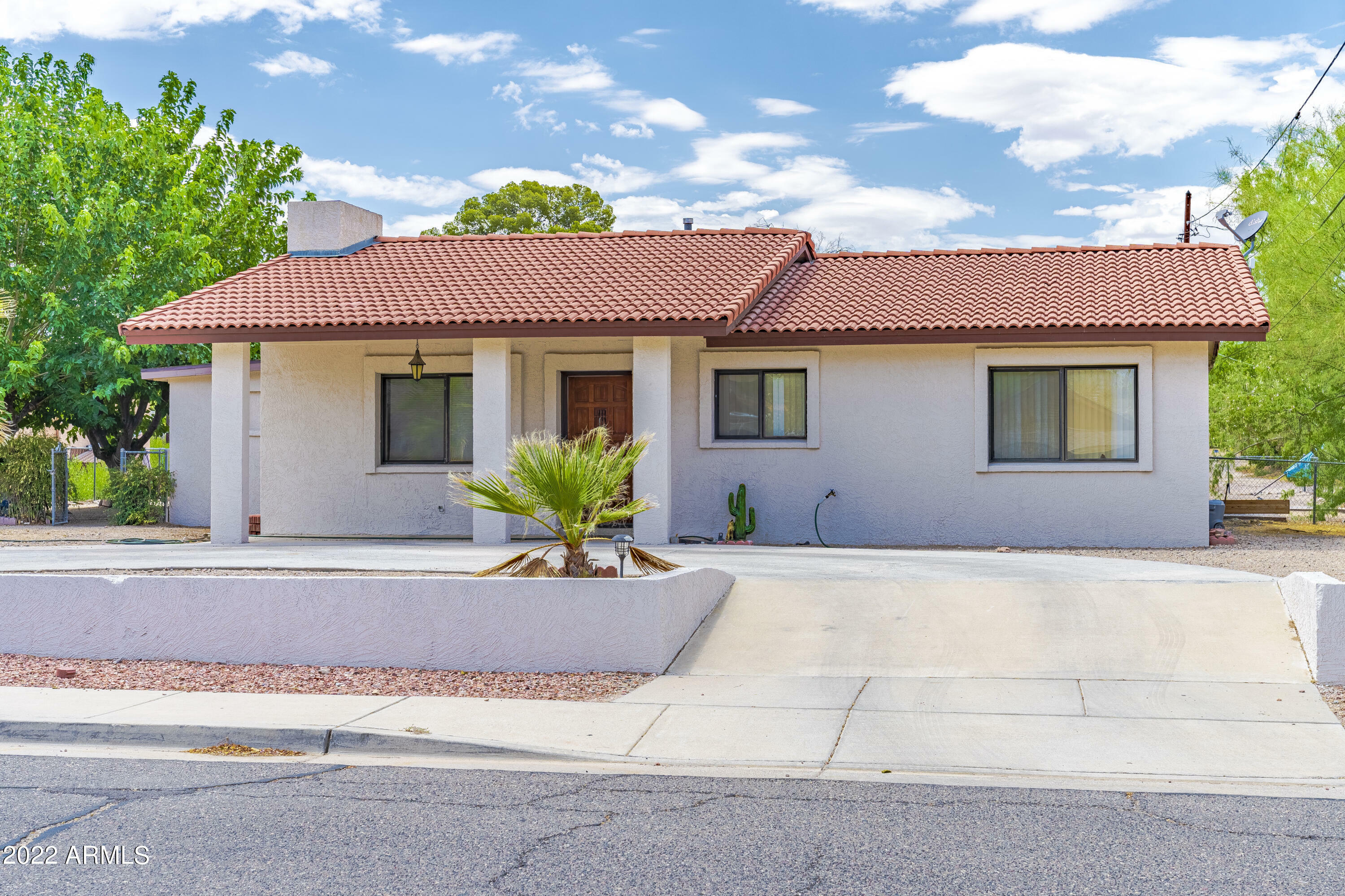 Property Photo:  314 W Mohave Street  AZ 85390 