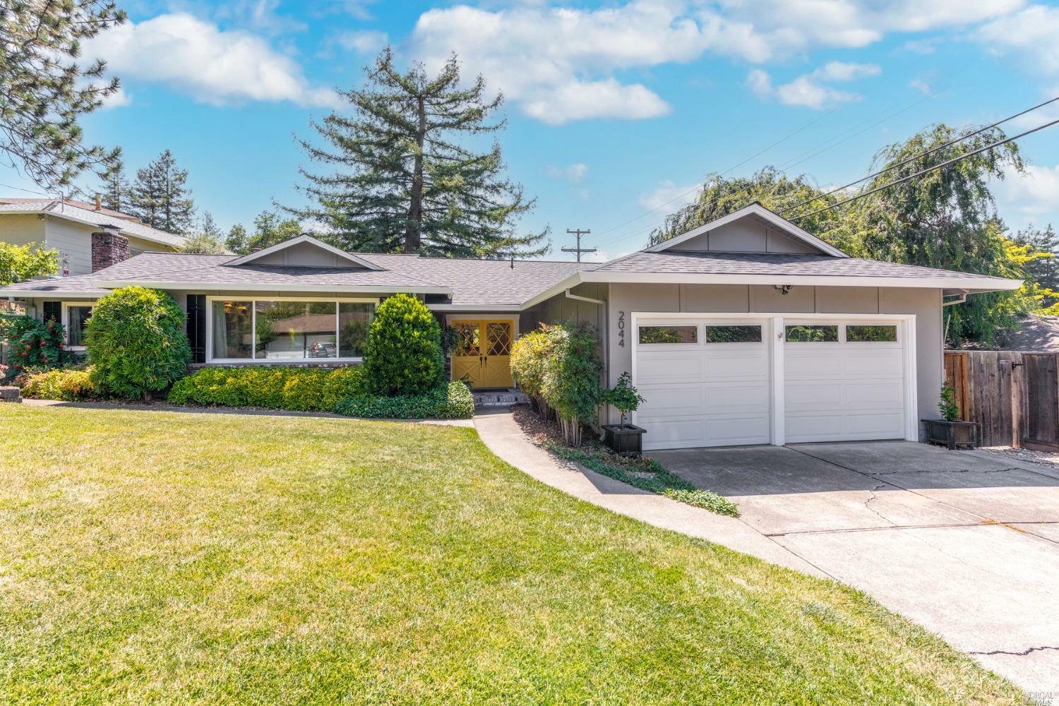 Property Photo:  2044 Stonewood Drive  CA 95404 