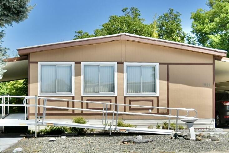 Property Photo: 1025 Roguelea Lane OR 97526
