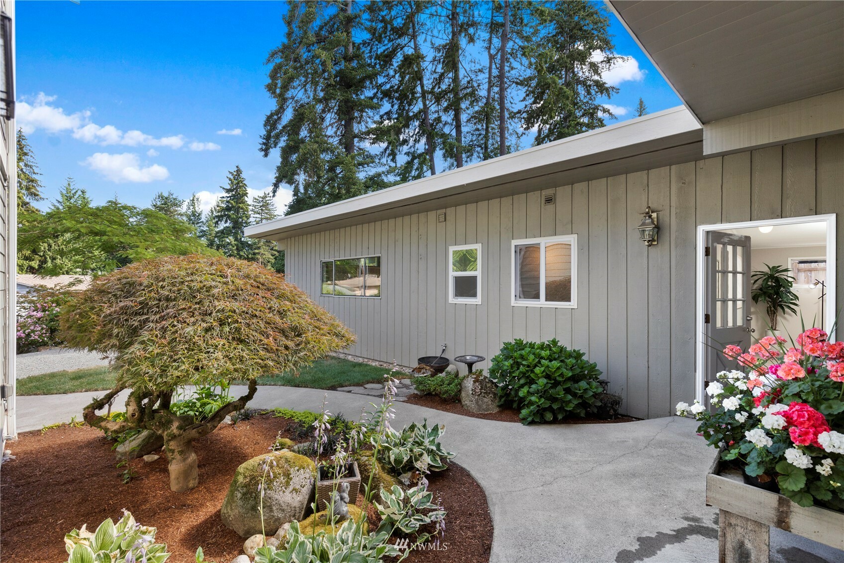 Property Photo:  12439 NE 6th Place  WA 98005 