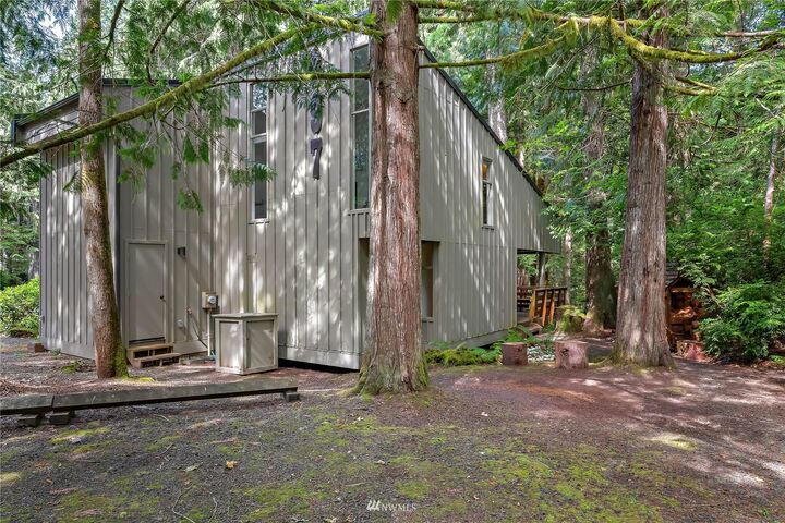 Property Photo:  697 E Pointes Drive W  WA 98584 