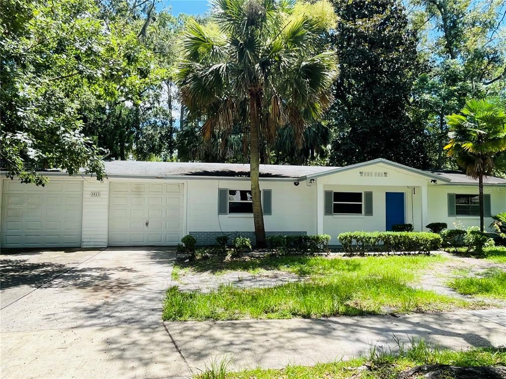 Property Photo:  3015 NE 17th Terrace  FL 32609 