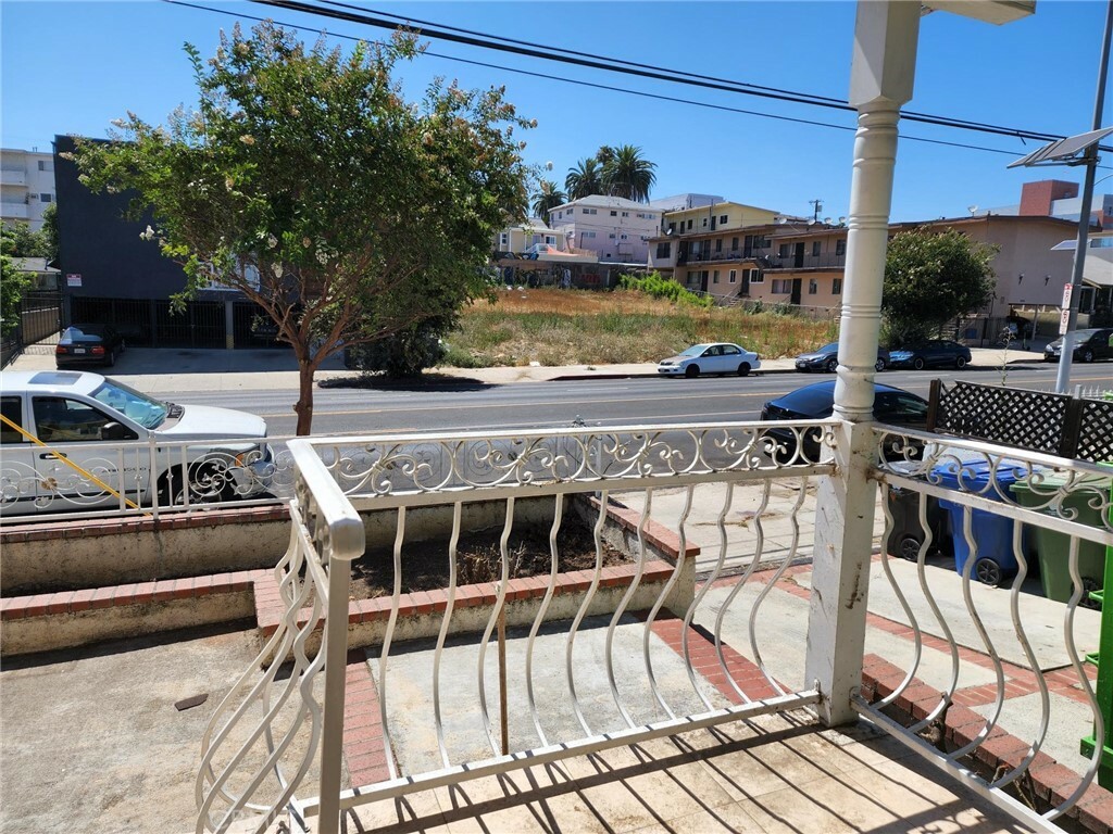 Property Photo:  1216 N Virgil Avenue  CA 90029 