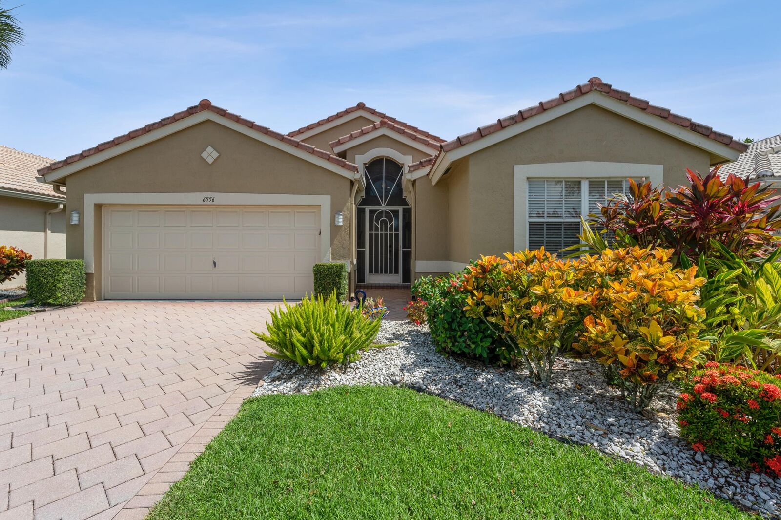 Property Photo:  
