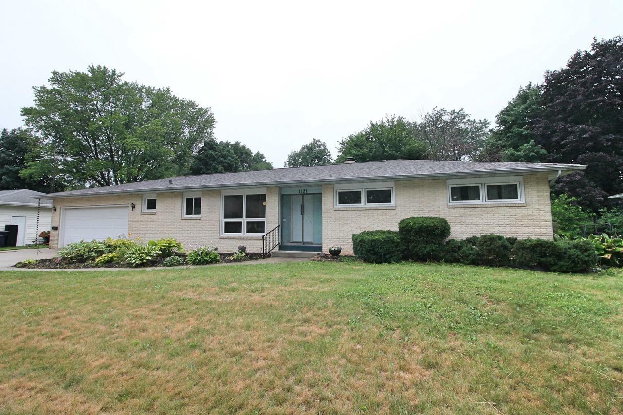 Property Photo:  1121 Erie Dr  WI 53545 