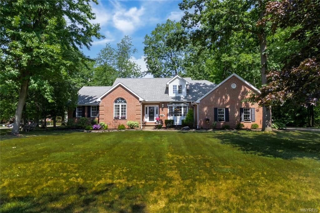 Property Photo:  61 Riverwoods Drive  NY 14072 