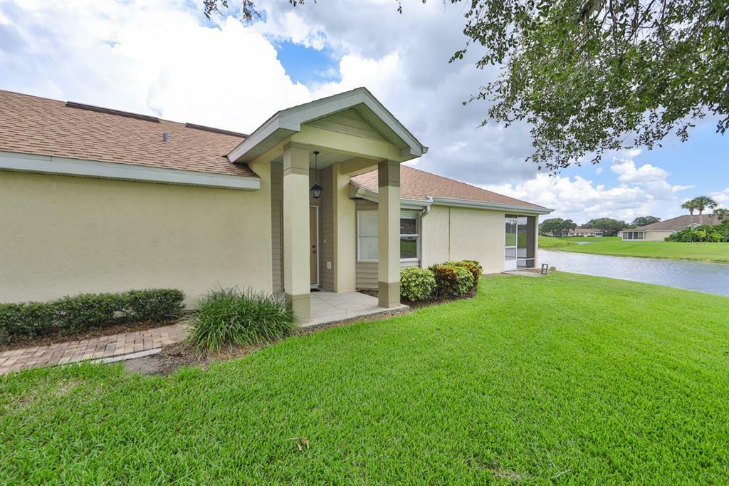 Property Photo:  2304 New Orchard Court  FL 33573 