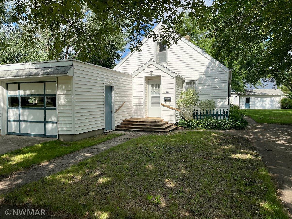 Property Photo:  312 Eaton Avenue N  MN 56542 