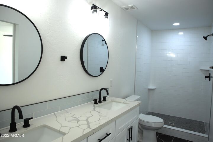 Property Photo: 2105 W Silvergate Drive AZ 85224