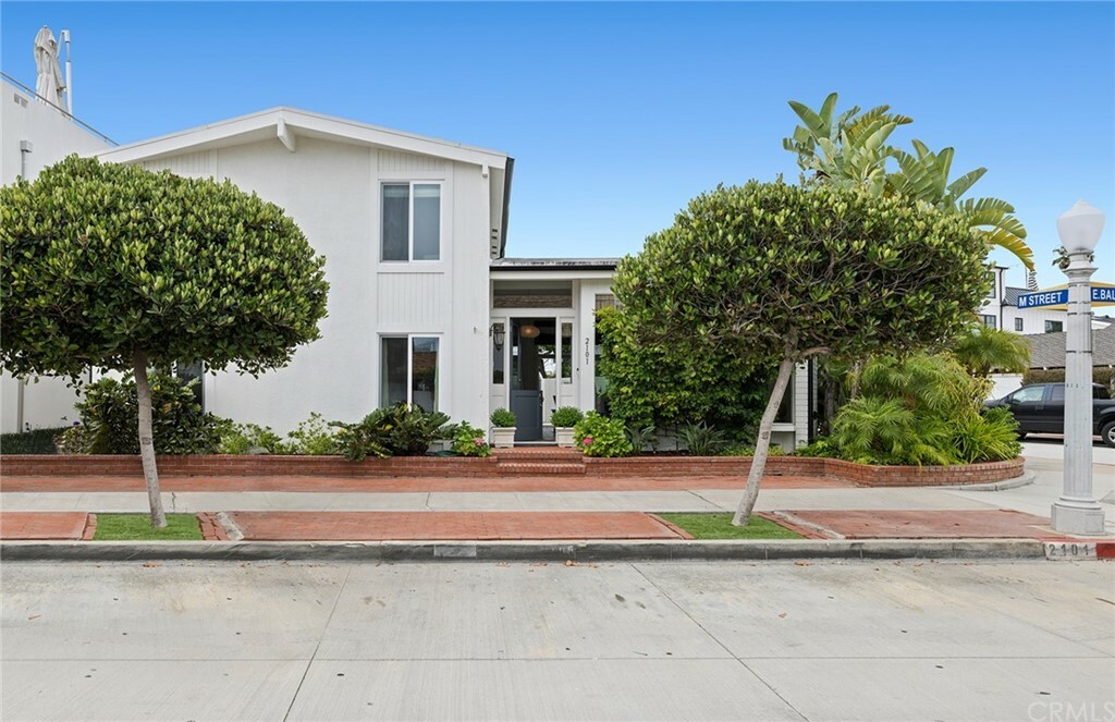 Property Photo: 2101 E Balboa Boulevard CA 92661
