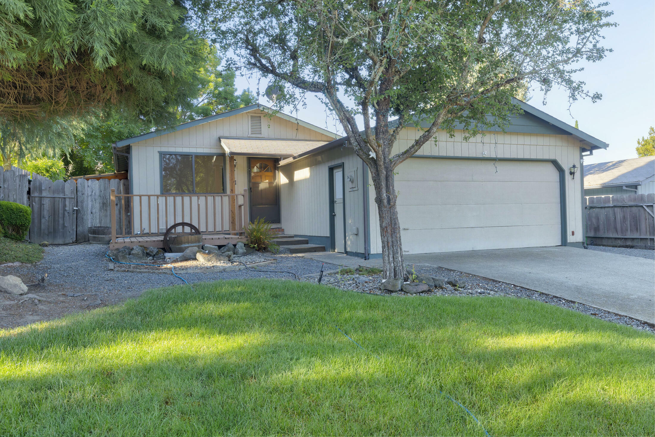 Property Photo:  181 Southridge Way  OR 97527 