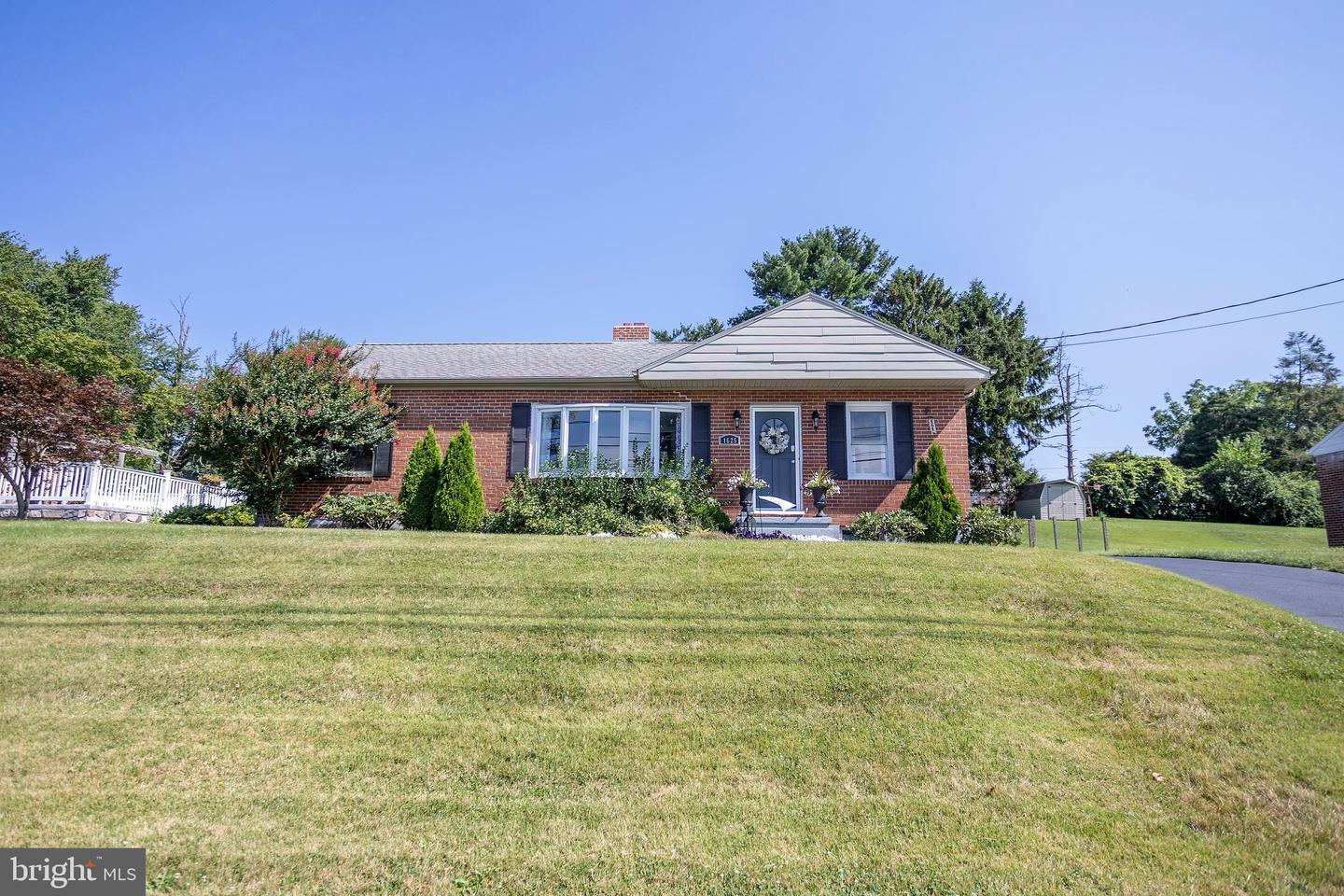 Property Photo:  1625 Bannister Street  PA 17404 