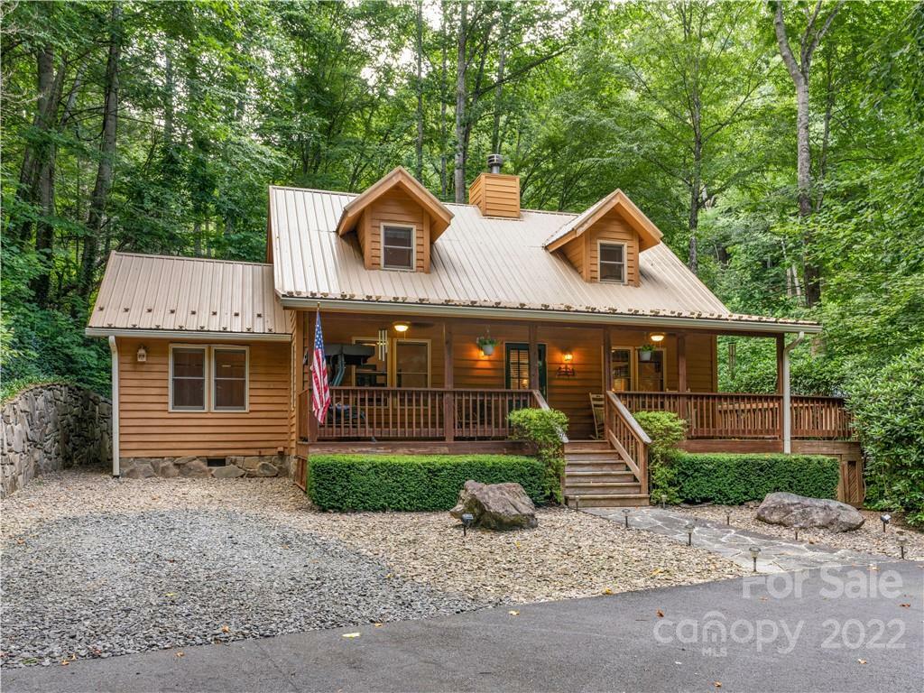 Property Photo: 925 Creekside Drive NC 28751
