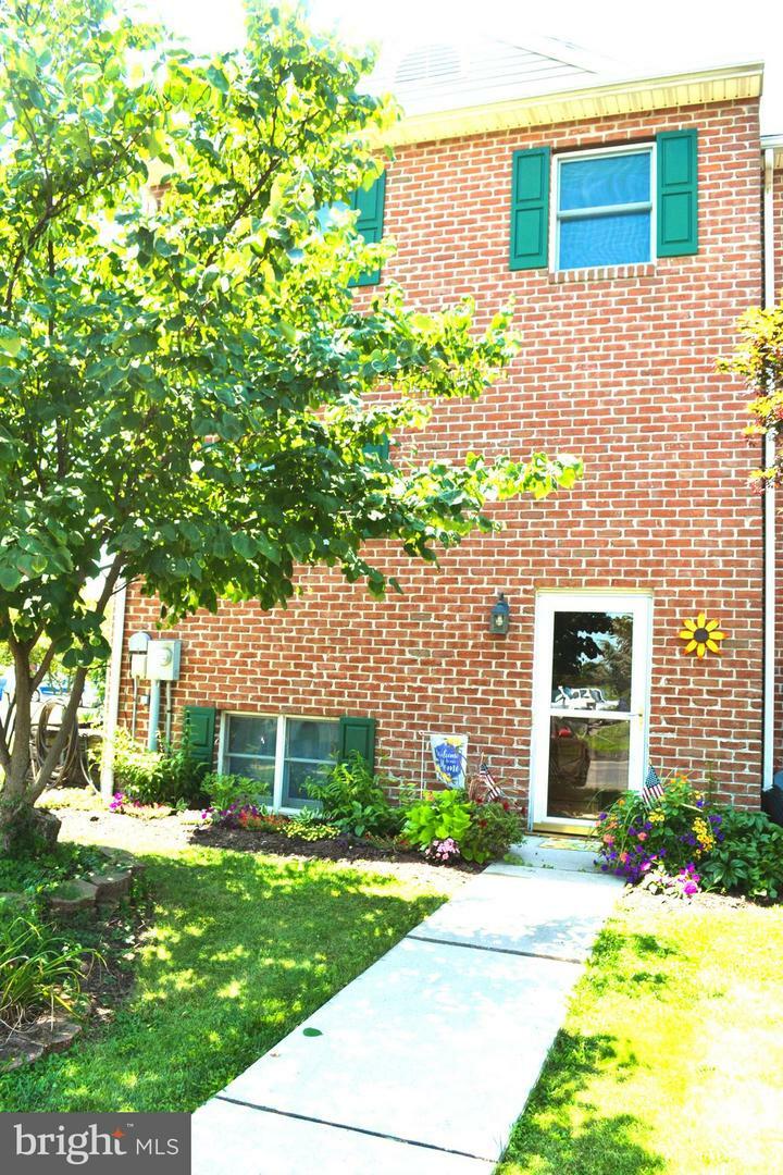 Property Photo:  27 Colonial Drive  PA 17325 