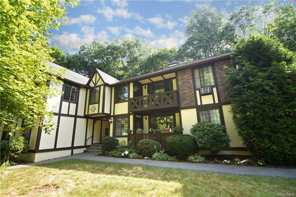 Property Photo:  36 Foxwood Drive 2  NY 10570 