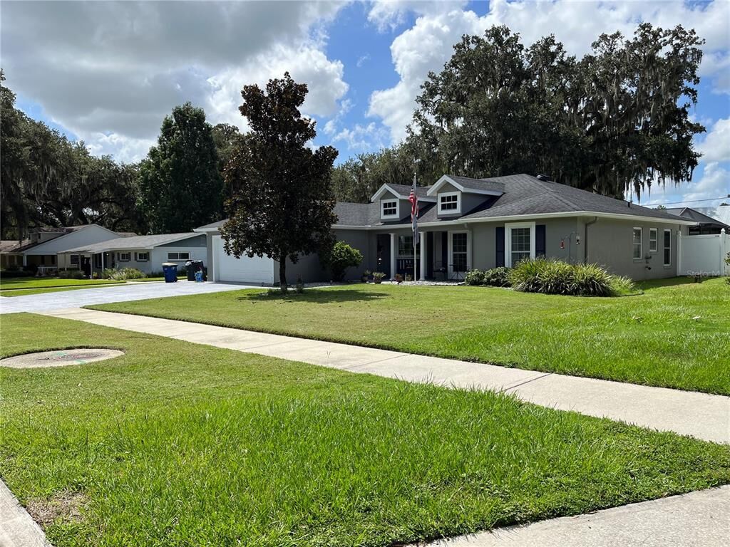 Property Photo:  2045 E Cherokee Street  FL 33830 