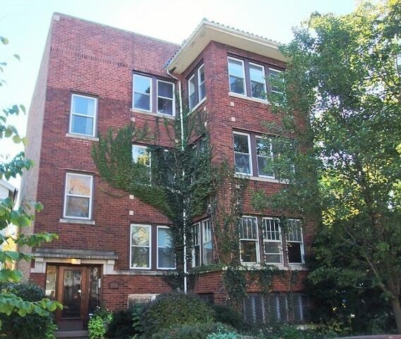 Property Photo: 2015 W Lunt Avenue 2 IL 60645