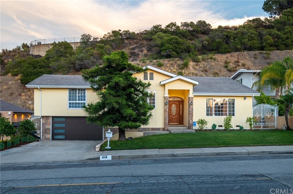 Property Photo:  1116 Avonoak Terrace  CA 91206 