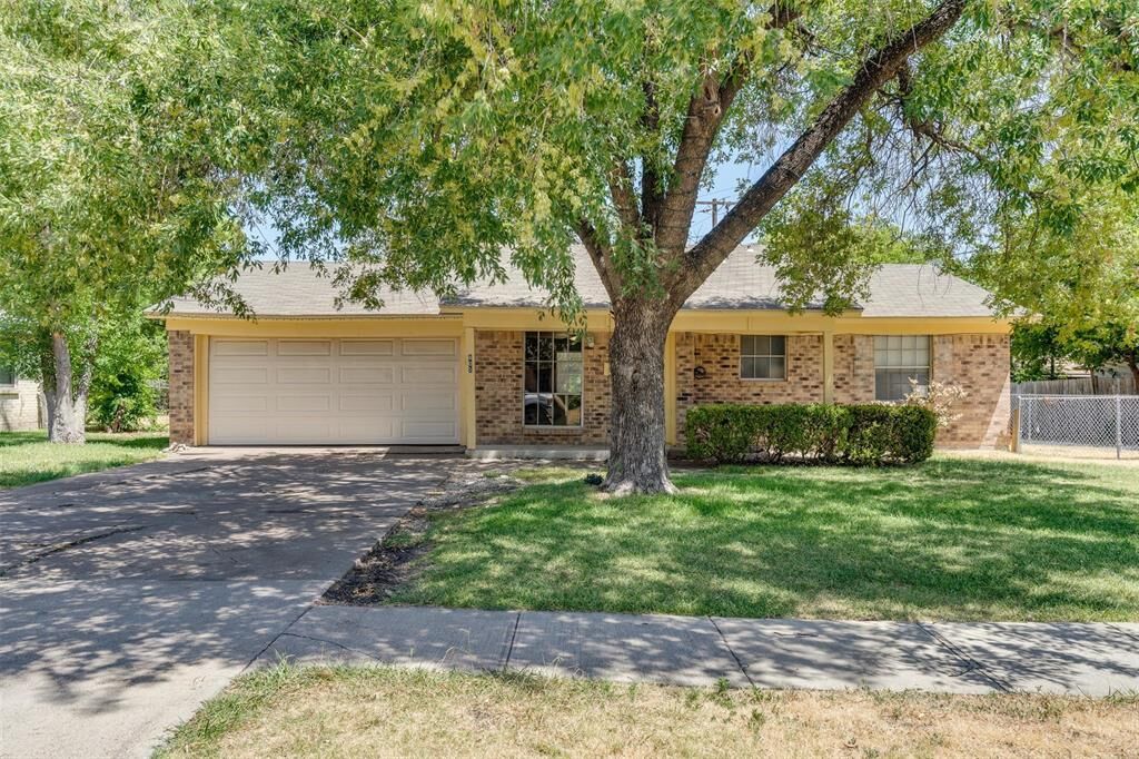 Property Photo:  805 Lexington Drive  TX 75134 