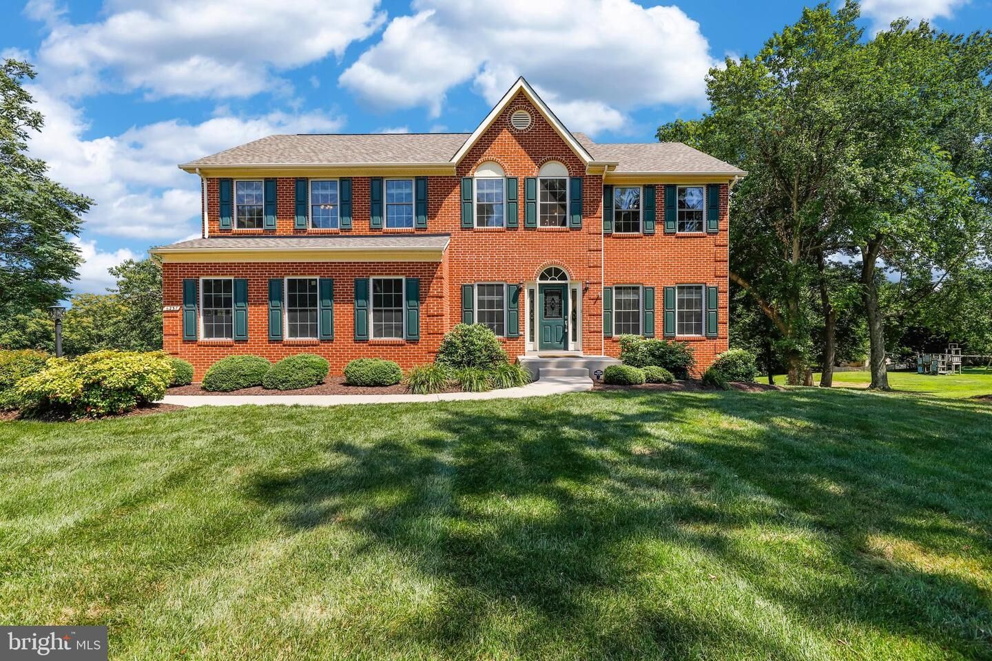 Property Photo: 6237 Mint Springs Drive VA 20187