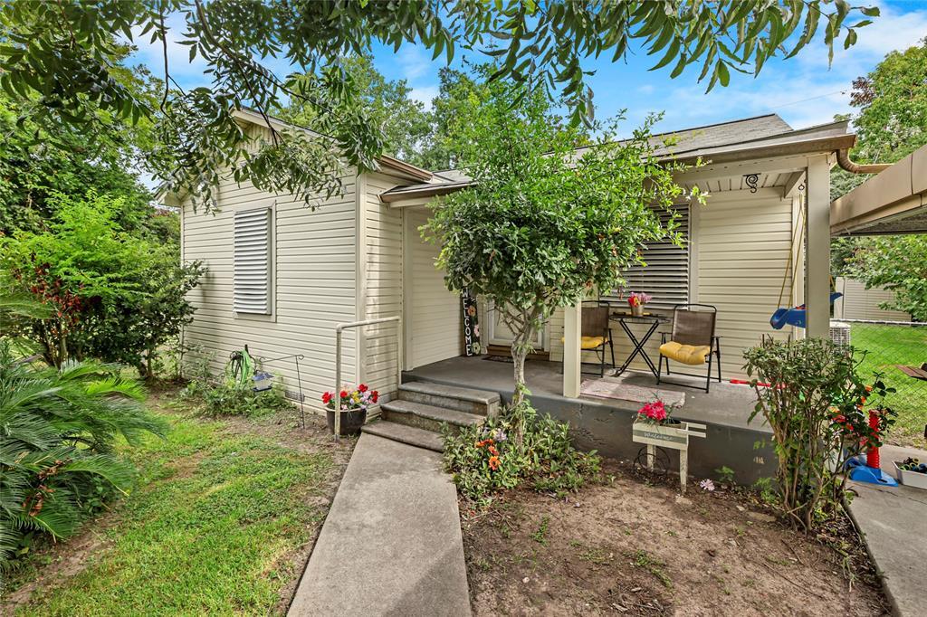 Property Photo: 6621 Woodrow Street TX 77591