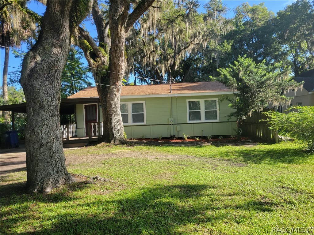 Property Photo:  419 NE Crystal Street  FL 34428 