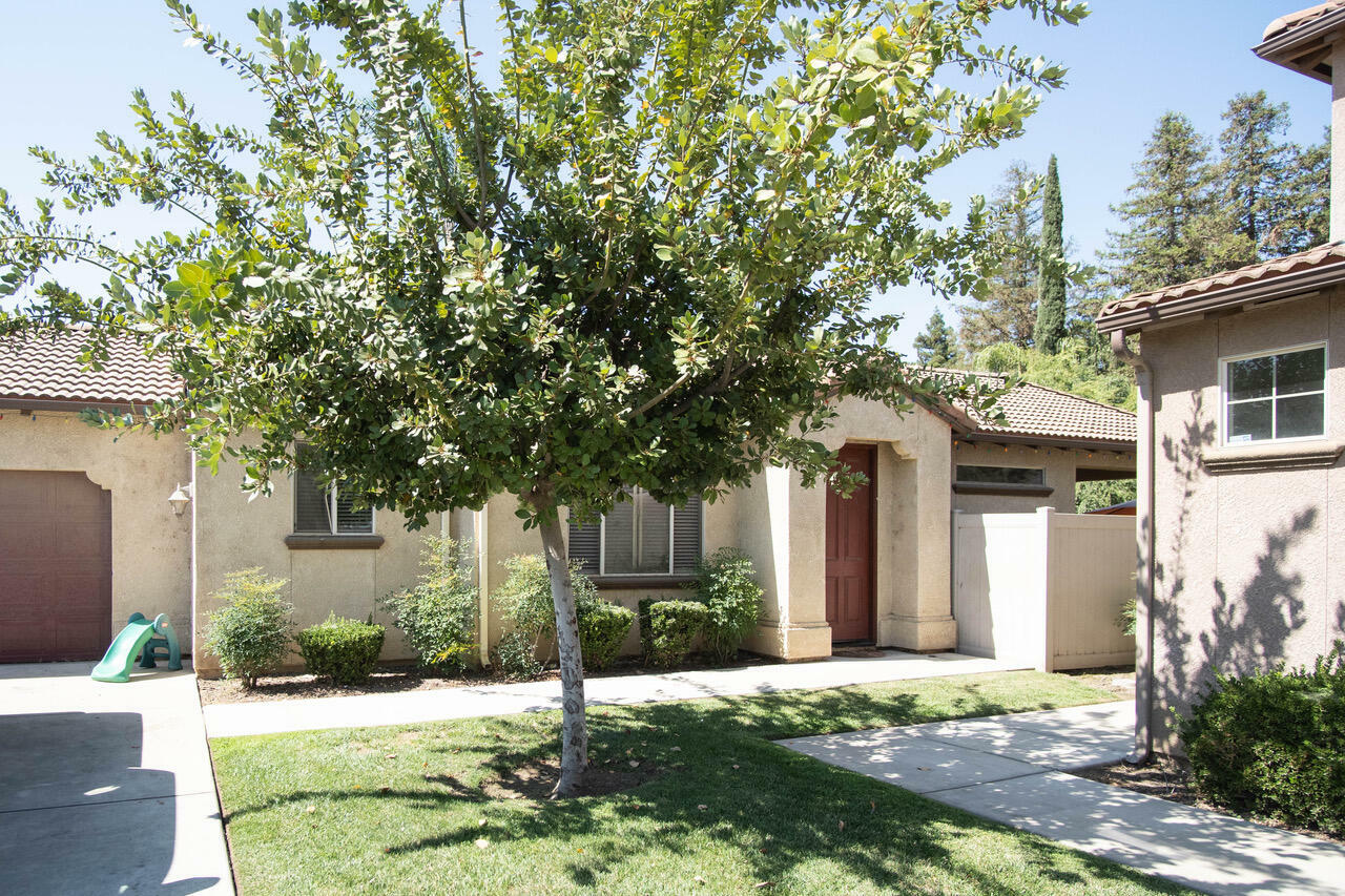 Property Photo:  1904 W Roby Avenue  CA 93257 