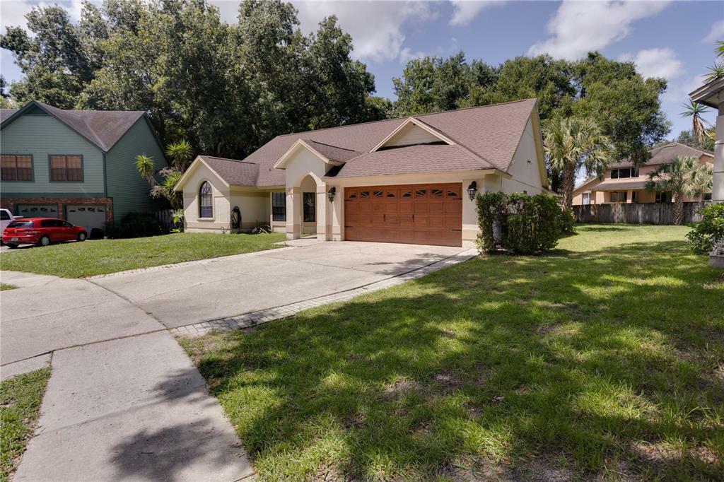 Property Photo:  1919 River Crossing Drive  FL 33596 