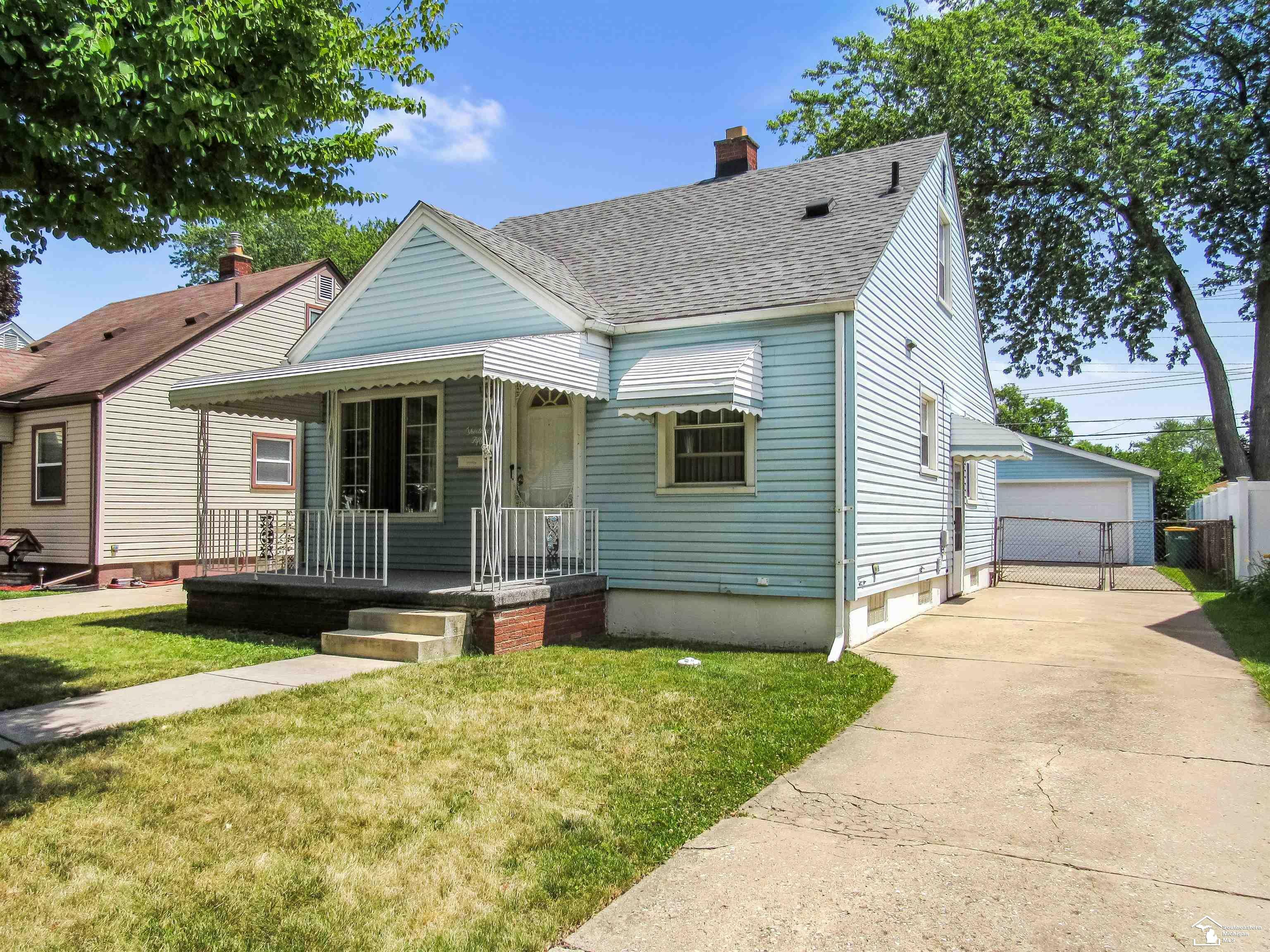 Property Photo:  1350 Arbor Ave  MI 48162 